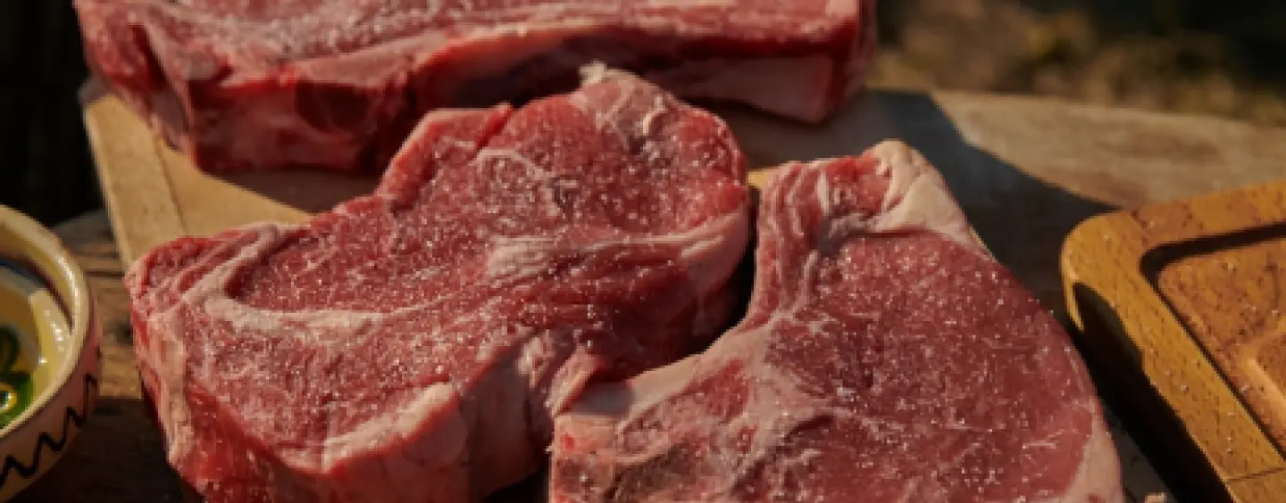 Gusturi mediteraneene: salată cu mozzarella și roșii proaspete